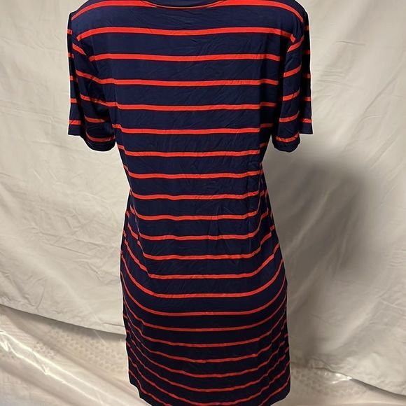 ⭐️3/$40⭐️ BCBG eneration striped dress - Picture 3 of 6
